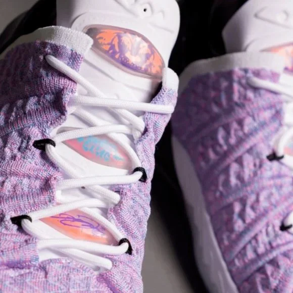 Nike LeBron XVIII 18 GS Basketball Shoes Graffiti Chlorine CW2760-900 Si… - Picture 9 of 12